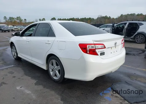 2014 Toyota Camry Se z USA, uszkodzony, nr VIN 4T1BF1FK9EU822717